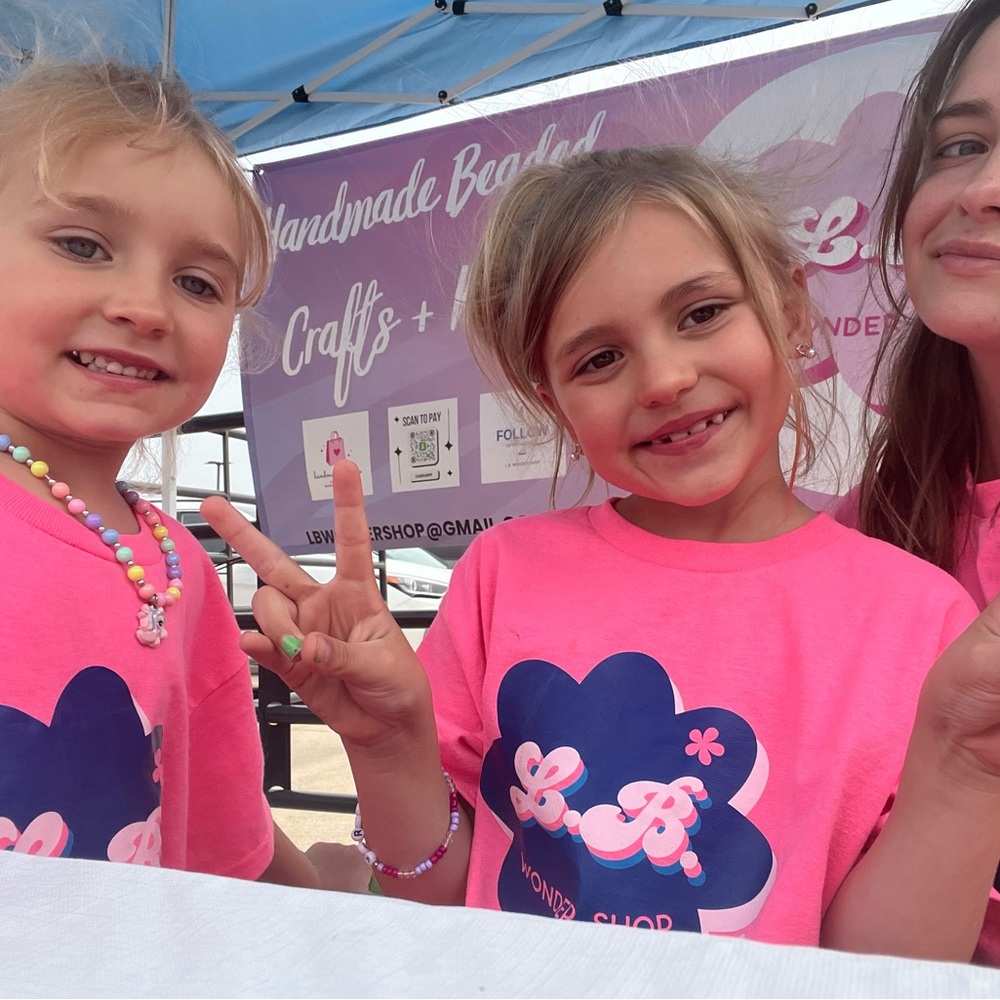 WondershopMama is LIVE - Come “Hang” With Holly! - Picture 2 of 7